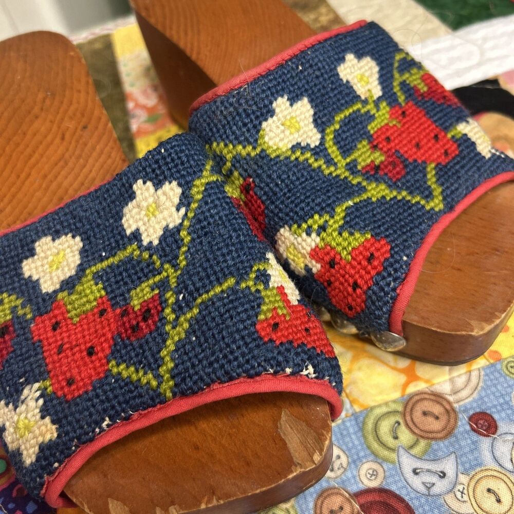 1970s Vtg Wooden Clog Size 7 w/ Strawberries Cottage Country Boho Artsy - Picture 16 of 16